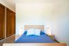 Amplio dormitorio para pareja con sábanas incluidas