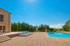 Terraza, piscina y vistas al jardín