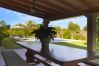 Mesa para 8 personas en la terraza