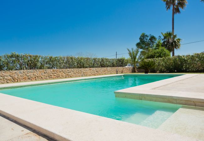 Piscina en 'L' con escaleras