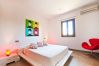 Doppelzimmer mit Klimaanlage und Bettwäsche
