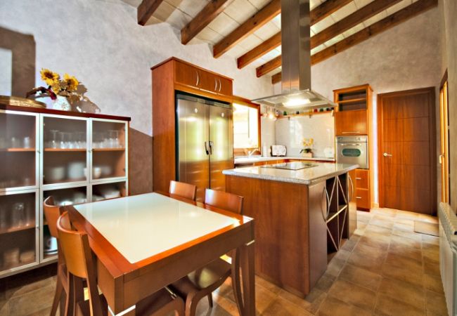 Fully equipped kitchen with table