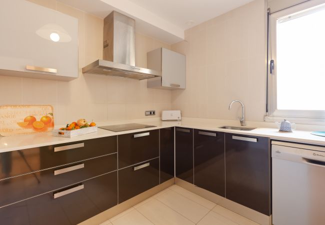 Bright kitchen with ceramic hob, dishwasher, ...