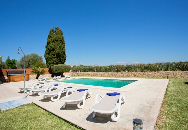 Swimming pool, outdoor shower and jacuzzi