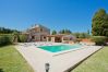 Facade, pool and jacuzzi