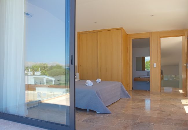 Master bedroom with bathroom en suite and terrace in Bon Aire