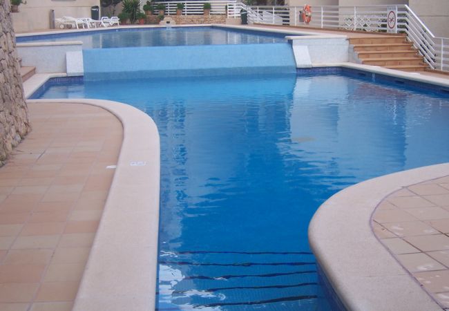 Piscina comunitaria en urbanización Gotmar