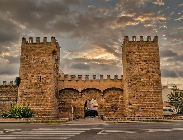 alcudia-city-walls